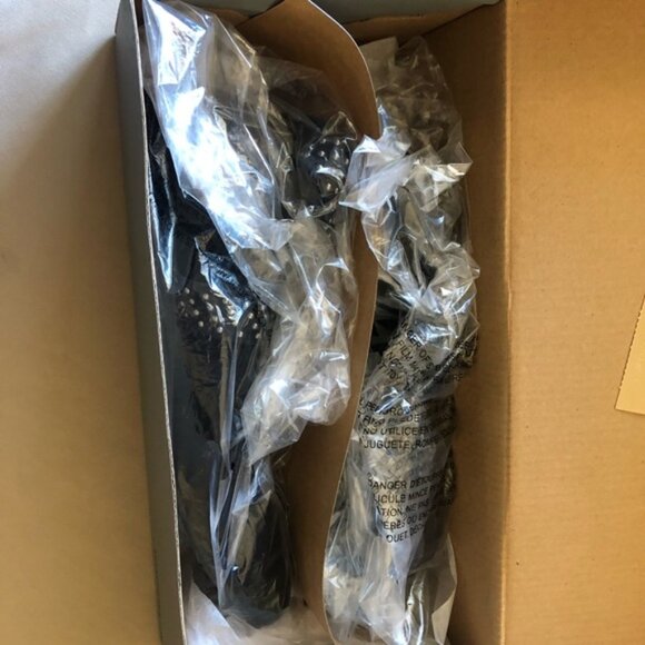 EUC Kenneth Cole Reaction Navy Velvet Studded Flats - Picture 3 of 3